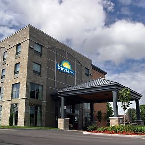 Days Inn By Wyndham Levis